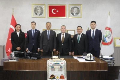 B&uuml;y&uuml;kel&ccedil;i Kazakbaev&rsquo;den Nizip Belediyesine &Ouml;vg&uuml;: &Ouml;rnek Bir Belediyecilik Anlayışı