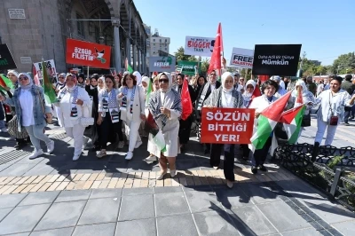 Büyükkılıç, eşi ile birlikte Gazze İçin Sessiz Çığlık Programına katıldı
