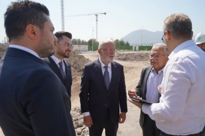 B&uuml;y&uuml;kkılı&ccedil; ve Elitaş, Kartal Katlı Kavşağı&rsquo;ndaki &ccedil;alışmaları yerinde inceledi
