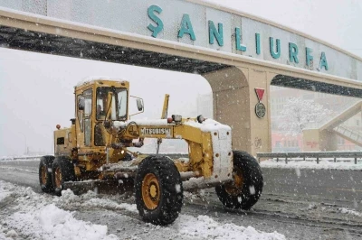 B&uuml;y&uuml;kşehir Belediyesi 235 ekiple karla m&uuml;cadeleyi s&uuml;rd&uuml;rd&uuml;
