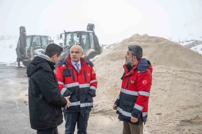 B&uuml;y&uuml;kşehir Belediyesi ekipleri karla m&uuml;cadelede 7/24 sahada
