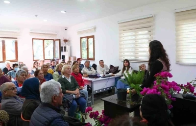 B&uuml;y&uuml;kşehir Belediyesinden, yaş almış bireylere evde &ccedil;i&ccedil;ek yetiştiriciliği eğitimi
