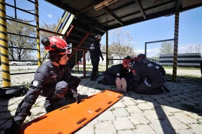 B&uuml;y&uuml;kşehir DEBAK ekibi, eğitimlerini aralıksız s&uuml;rd&uuml;r&uuml;yor
