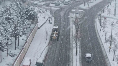 B&uuml;y&uuml;kşehir&rsquo;den kar yağışı sonrası arterlere anında m&uuml;dahale
