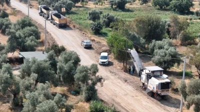 Büyükşehir Efeler’in yollarını yeniliyor
