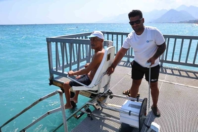 Büyükşehir’in engelsiz plajlarına ziyaretçi akını
