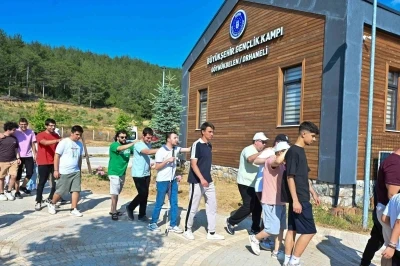 B&uuml;y&uuml;kşehir&rsquo;in gen&ccedil;lik kampında engeller eğlenerek aşıldı
