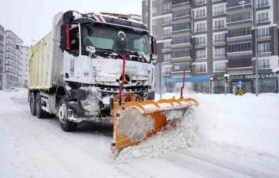 B&uuml;y&uuml;kşehir&rsquo;in kar timleri 7/24 sahada

