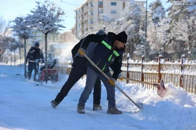 B&uuml;y&uuml;kşehir&rsquo;in kar timleri işbaşında
