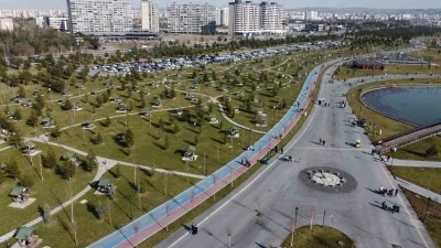 B&uuml;y&uuml;kşehir&rsquo;in vizyon projesi Millet Bah&ccedil;esi, Kayserililerin buluşma noktası oldu
