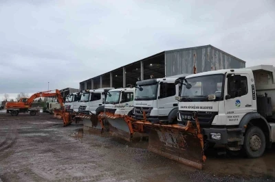 B&uuml;y&uuml;kşehir kar mesaisine hazır: 49 ara&ccedil; ve 98 personel teyakkuza ge&ccedil;ti
