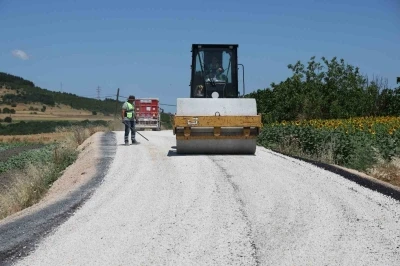 B&uuml;y&uuml;kşehir Nil&uuml;fer&rsquo;de yolları yeniliyor
