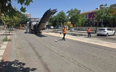 B&uuml;y&uuml;kşehir Siverek merkezinde asfaltlama &ccedil;alışması yaptı
