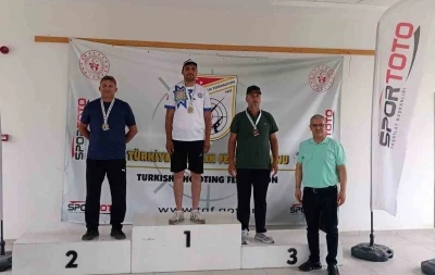 B&uuml;y&uuml;kşehir sporcularından &ccedil;ifte başarı
