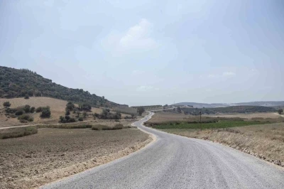 Büyükşehir, Tarsus’ta 5 mahalleyi bağlayan grup yolundaki çalışmasını tamamladı
