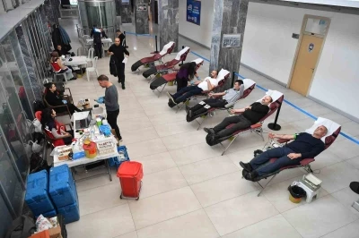 B&uuml;y&uuml;kşehir ve ER&Uuml; iş birliğinde d&uuml;zenlenen kan bağışı kampanyasına belediye personelinden destek
