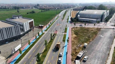 B&uuml;y&uuml;kşehir, yol &ccedil;izgilerini yenileyerek g&uuml;venli ulaşımı g&uuml;&ccedil;lendiriyor

