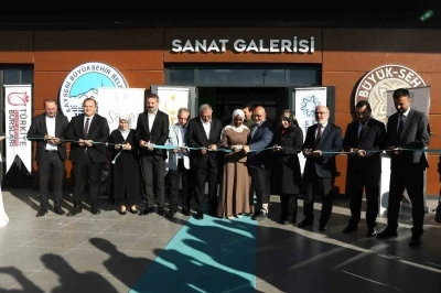 Büyükşehirden uluslararası öğrencilere sanat köprüsü: ‘Bi’ Dünya Sanat’ sergisi açıldı
