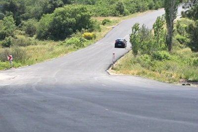 B&uuml;y&uuml;ks&uuml;mb&uuml;ller ile Ortak&ouml;y arasındaki yol sıcak asfaltla yenilendi

