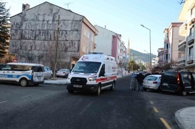 Buzlu camla trafiğe &ccedil;ıktı, kazaya neden oldu: 2 yaralı
