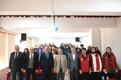 &Ccedil;akmur; "Sizi başkanlarından ayıracak mutlak bir &ouml;zelliğiniz olsun"
