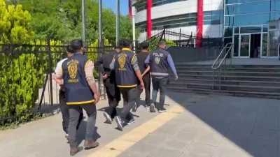 &Ccedil;aldıkları paralarla d&ouml;vme yapmışlar
