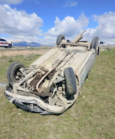 &Ccedil;aldıran&rsquo;da otomobil takla attı: 2 yaralı
