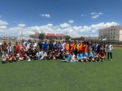 &Ccedil;aldıran&rsquo;da yaz Kur&rsquo;an kursu &ouml;ğrencileri futbol turnuvasında buluştu
