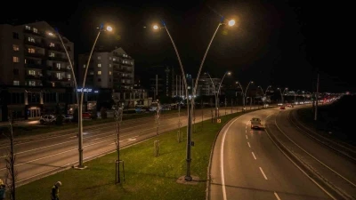 &Ccedil;alı yolu b&uuml;y&uuml;kşehirle aydınlandı
