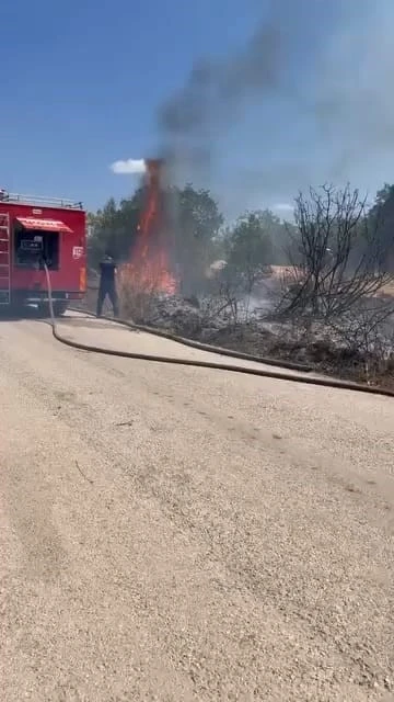 Çalılık alanda çıkan yangın korkuttu
