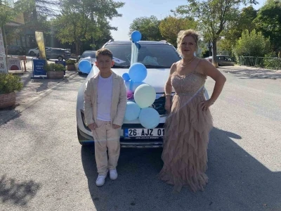 Çalışır durumdaki sünnet aracını farklılık olsun diye çekici ile taşıdılar
