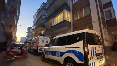 Cam silerken 5. kattan d&uuml;şerek ağır yaralandı
