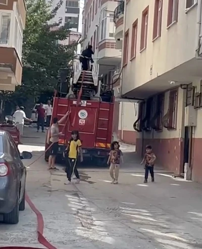 Çamaşır makinesinden çıkan yangına itfaiye müdahale etti
