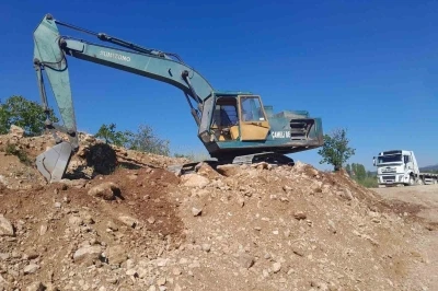 &Ccedil;ameli&rsquo;nde selin bozduğu arazi yolları bakıma alındı
