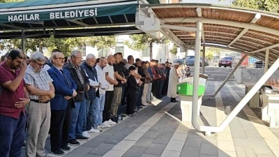 Cami çıkışında evlerinin önünde öldürülen karı-koca toprağa verildi
