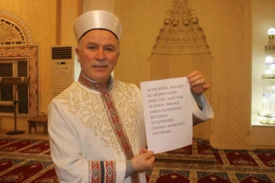 Cami imamı gen&ccedil;leri ma&ccedil;a yetiştirdi: Vaazı kısa tuttu, ilahileri azalttı
