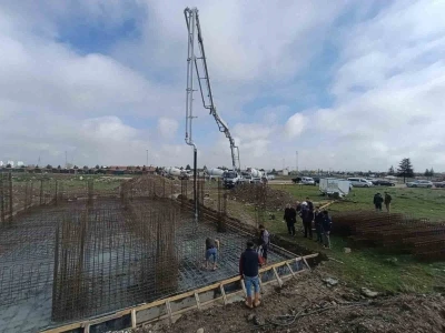 Cami temeli protokol &uuml;yelerinin katılımıyla atıldı

