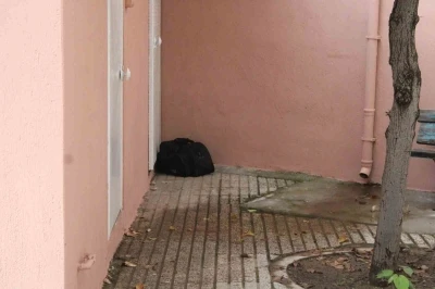 Camii avlusunda şüpheli çanta paniği
