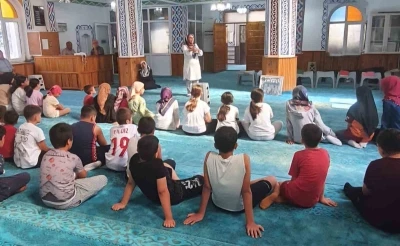 Camilerdeki yaz kursuna diş sağlığı eğitimi desteği
