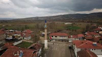Camisiz minare k&ouml;y&uuml;n sembol&uuml; oldu
