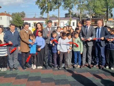 &Ccedil;amk&ouml;y İlkokulu yeni oyun alanına kavuştu
