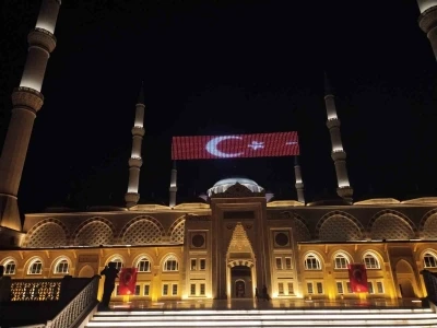 &Ccedil;amlıca Camii&rsquo;nde 15 Temmuz&rsquo;un 10. yılında sela sesleri yankılandı

