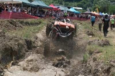 &Ccedil;amur ve adrenalin Yenice&rsquo;de buluştu: Off-Road tutkunları nefes kesti
