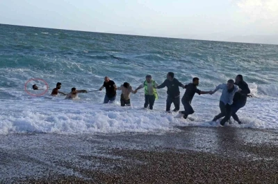 Can pazarının yaşandığı sahilde boğulan gen&ccedil; y&uuml;z&uuml;ndeki egzama i&ccedil;in denize girmiş
