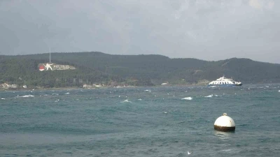 &Ccedil;anakkale Boğazı lodos fırtınası nedeniyle transit gemi ge&ccedil;işlerine kapatıldı
