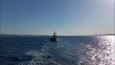 Çanakkale Boğazı’nda makina arızası yapan kuru yük gemisi yedeklenerek çekildi
