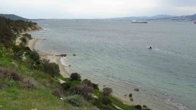&Ccedil;anakkale Boğazı&rsquo;ndaki bombardımanın en net g&ouml;r&uuml;ld&uuml;ğ&uuml; Baykuş iskelesi ve cephe hattı drone ile g&ouml;r&uuml;nt&uuml;lendi
