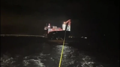Çanakkale Boğazı’ndan geçen konteyner gemisi makine arızası nedeniyle demirletildi
