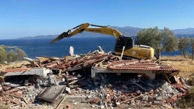 Çanakkale’de 15 kaçak yapı yıkıldı
