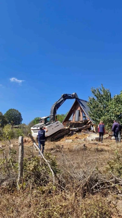 Çanakkale’de 16 kaçak yapı yıkıldı
